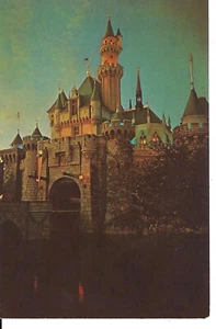 CARTOLINA DISNEYLAND DORMIRE BELLEZZA CASTELLO AL TRAMONTO Fantasyland - Foto 1 di 2