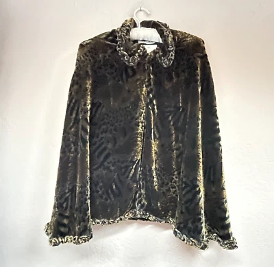 New Shiba Women's 1990s Green/Black Leopard Animal Print Velvet Cape Ruffle Trim - Image 1 of 4
