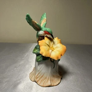 "Campana de pájaro de porcelana colibrí vintage con flores florales 3D pintada a mano de 5,5""" - Imagen 1 de 9