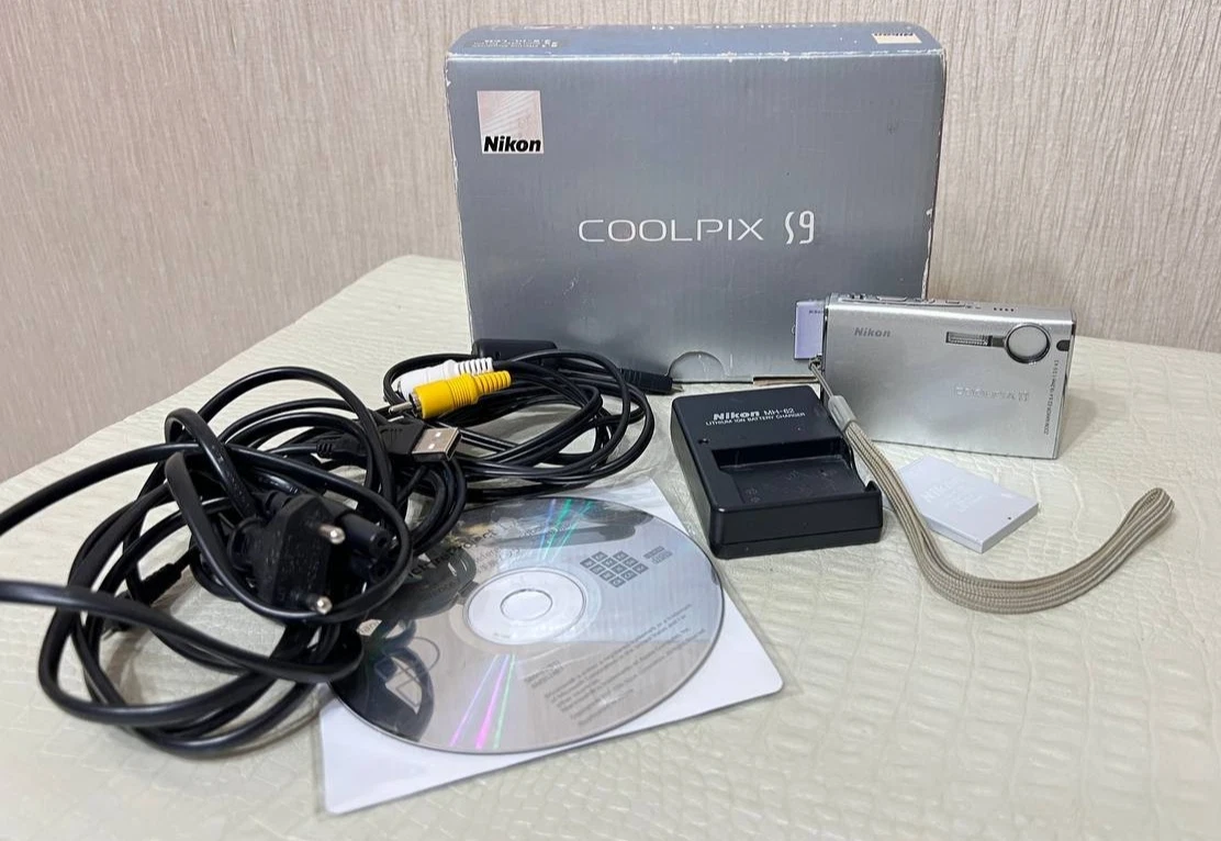 【匿名配送】Nikon COOLPIX S9 充電器付き 匿名配送】Nikon COOLPIX S9 充電器付き 匿名配送】Nikon COOLPIX S9