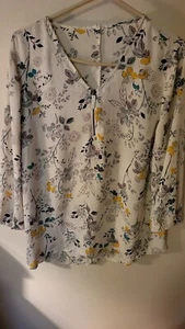 Maurices Sz 1 White Floral 3/4 Sleeve V Neck 30 L Zip Neck 24 Across Front Chest - Picture 1 of 24