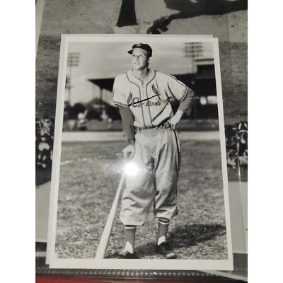 MLB Cardenales de San Luis Stan Musial Fotografía en Blanco y Negro Fecha Desconocida 5x7 Foto 1 de 2