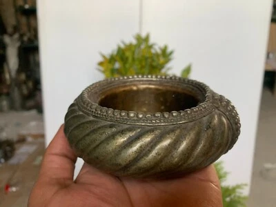 Brazalete de tobillo tradicional reutilizado con bandeja de ceniza de latón artesanal antiguo indio Foto 1 de 4