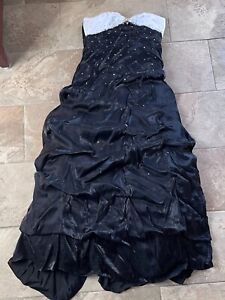 JCPenney Black and White Bubble Prom Dress Size 17/18
