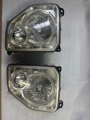 Conjunto de faros delanteros con luz antiniebla lateral derecho y derecho para Jeep Liberty 2008-2012 Foto 1 de 3