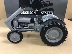 Universal Hobbies 1/16 Scale FERGUSON TEA 20 1949 Tractor Diecast Model UH2690 - Picture 1 of 8