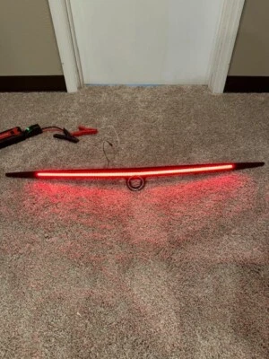 Tercera luz trasera de freno LED CADILLAC STS 2005-2011 CON EMBLEMA Foto 1 de 4