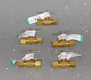 (5) Anderson Metals Brass 1/4" Compression Needle Valves LF 7106C AMC 759106-04 - Picture 1 of 3