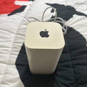 Apple Airport Extreme model A1521, 6th Generation - Picture 1 of 3