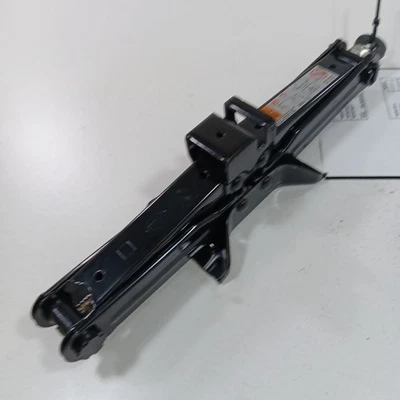 Gato de cambio de neumáticos de repuesto Toyota Yaris 2020 2019 2018 2017 2016 Foto 1 de 4