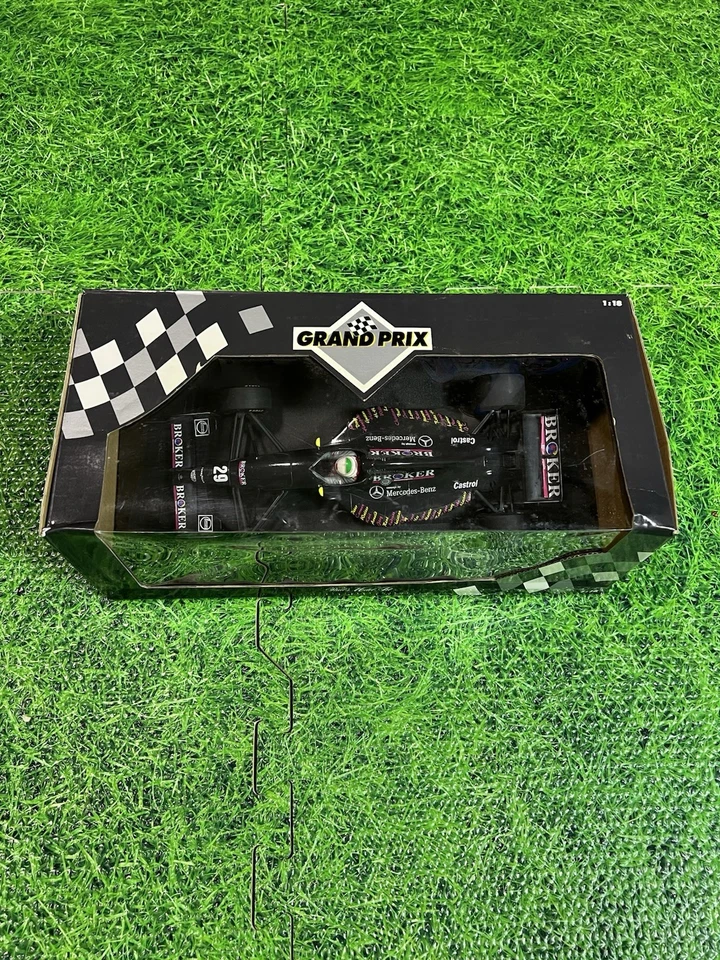 1/18 MINICHAMPS SAUBER MERCEDES C13 CANADA 200th GP 1994 ANDREA DE CESARIS - Image 1 of 4