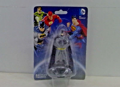 Figura de Batman con monograma de DC Comics Foto 1 de 2