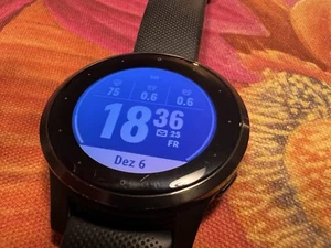 Garmin vívoactive 4s GPS-Laufuhr 40mm Gehäuse mit Silikonarmband - Schwarz - Bild 1 von 15
