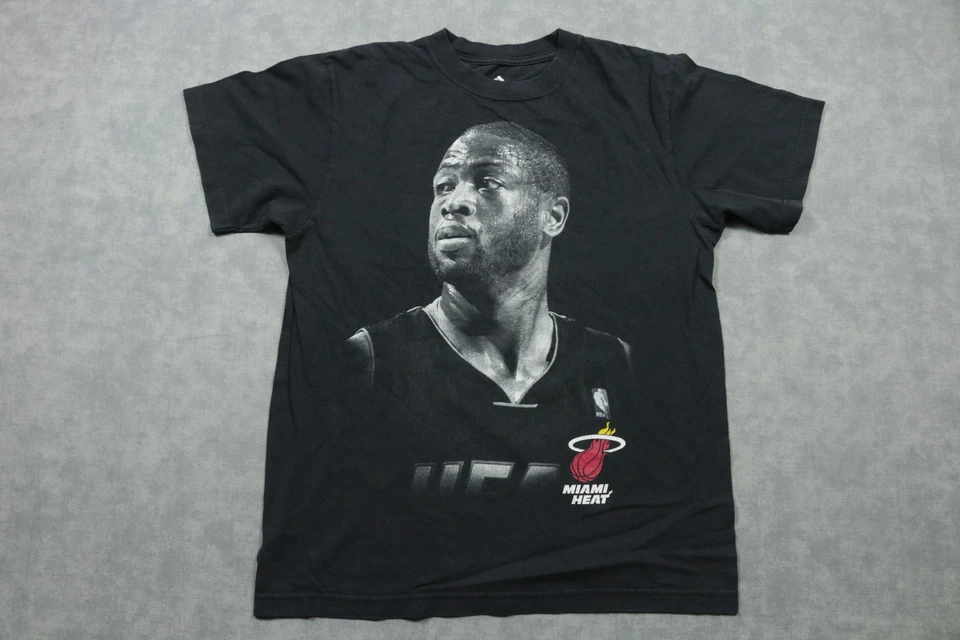 Camisa Miami Heat Para Hombre Mediana Negra NBA Baloncesto Adidas Dwyane Wade 3 Gráfico Foto 1 de 4