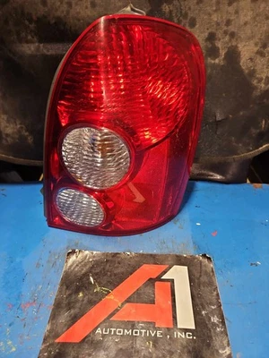 02-03 MAZDA PROTEGE Conjunto de luz trasera derecha Qtr montaje en panel lado del conductor Rh OEM Foto 1 de 4