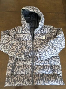NORTH FACE GIRLS REVERSIBLE HYALITE DOWN 550 JACKET, GRAY, LEOPARD PRINT - Picture 1 of 10
