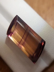 Unique bi color fluorite gemstone - faceted natural Fluorspar 24.25 CTS - Picture 1 of 12