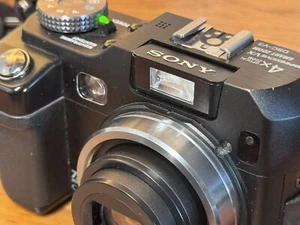 Sony DSC V3 Carl Zeiss Vario Sonnar F 2.8 Bridge Kamera Super Zustand Laserfokus - Bild 1 von 9