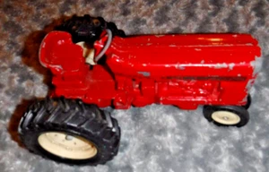 ERTL METAL TOY TRACTOR WITH PLASTIC TIRES - VINTAGE RED & BLACK FARM TOY - Picture 1 of 5