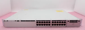 Cisco Catalyst C9300-24T-A 9300 24x 1GE RJ45 1U Przełącznik zarządzany Przewaga sieci - Zdjęcie 1 z 7