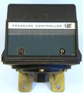 United Electric J303F 11277 125/250 V AC 15 A 0-150 WC 50 psi Pressure Switch - Picture 1 of 4