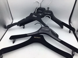 Appendiabiti di design lotto di 5 DOLCE & GABBANA Balmain Dior plastica nera - Foto 1 di 4