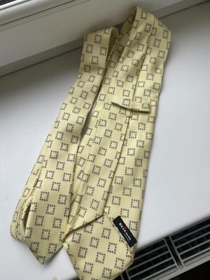 Corbata de seda Kiton Napoli amarilla de lujo Foto 1 de 4