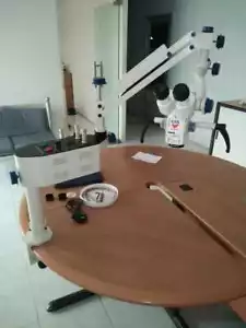 Zahnchirurgisches Mikroskop 5 Schritte mit motorisiertem Fußsystem & Kopfluchlupe - Bild 1 von 8