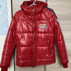 Hysterical glamour - Picture 1 of 8