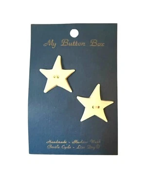 Juego de 2 botones de cerámica vintage hechos a mano de 2 agujeros estrellas blancas Foto 1 de 2