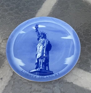 Vintage Freiheitsstatue Liberty Island 8" Goldrand blau Sammelteller - Bild 1 von 2