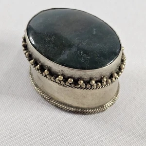 Caja de tabaco vintage de metal para píldoras de baratija piedra verde jade cabujón tapa superior LEER⬇ - Imagen 1 de 11