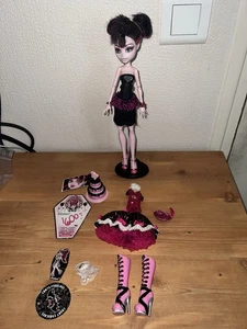 POUPÉE DOLL MONSTER HIGH DRACULAURA SWEET 1600 MATTEL 2011 - Picture 1 of 7