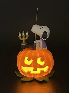 Hallmark Keepsake Spooky Snoopy Peanuts adorno de Halloween sonido ligero 2018 - Imagen 1 de 8