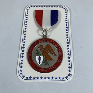 1982 IVV-AVA Fairfax-Lee AUSA Ft. Belvoir VA Virginia Volkssport Metal Medal Pin - Picture 1 of 8