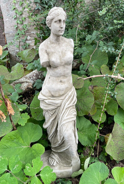 Garden Statue Depicting the Callipygian Venus For Sale at 1stDibs