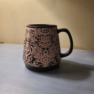 OPAL HAUS ERHABEN RELIEF BOHO LOTUS BLUME DESIGN GROSSE KAFFEE TEE TASSE TASSE - Bild 1 von 6