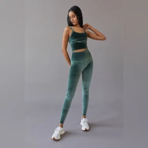 Beyond Yoga Truly Cropped Velvet Tank Top and leggings set size small and Xs - Picture 1 of 9