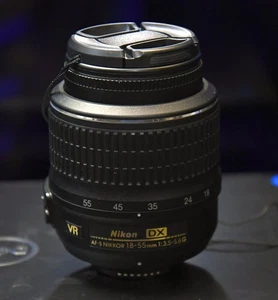 Nikon 18-55mm DX 1:3.5-5.6G VR F Mount Camera Kit Lens - Picture 1 of 2