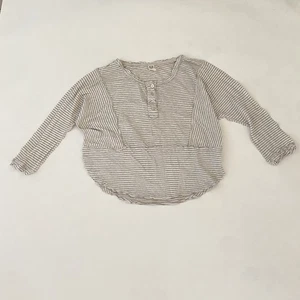 Camisa Pullover We The Free XS Gris Blanco Rayas Henley Botón Top - Imagen 1 de 8