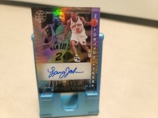 2019-20 Panini Illusions Trophy Collection Signatures Larry Johnson #TC-LJN Auto