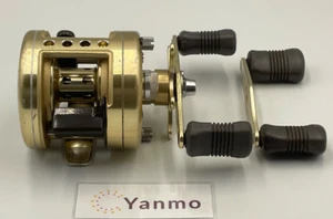 Ingranaggio Mulinello Shimano Calcutta 200XT Manico Destro Baitcasting 5.0:1 con Manico di Ricambio - Foto 1 di 20