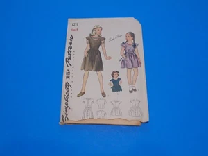 Delantal y blusa Simplicity 1211 patrón de costura para niñas pequeñas talla 2 de colección años 40  - Imagen 1 de 3