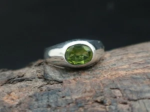 Anillo de peridoto verde natural piedra preciosa verde corte ovalado plata de ley 925 maciza - Imagen 1 de 4
