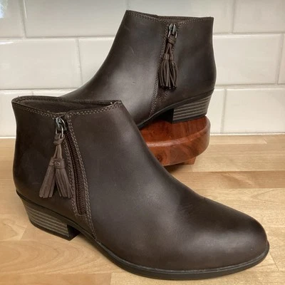 Womens Clark’s Ankle Boot Brown Leather Shoes Side Zip Tassels Sz 7 Booties - Image 1 of 4