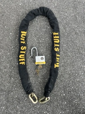 Bike lock - Extremely heavy anti- bolt cutter chains. with master lock & 2 keys - Image 1 of 4