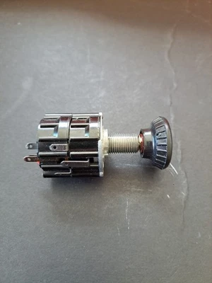 NOS Mercedes W116 350sl 350slc 450sl 450slc 10.023.00-4 (40Ω) Radio Fader Switch - Image 1 of 4