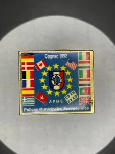 Cognac 1992 Polices Munivipales Europeennes APME Hat Lapel Pin Police - Picture 1 of 2