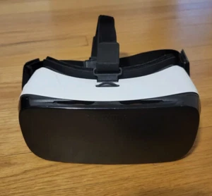 Samsung Gear VR Headset Powered By Oculus White Open Box - Picture 1 of 4