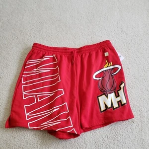 Miami Heat Soft Shorts Womens XXL 2XL Red NBA Basketball Big Logo Pockts NWT - Picture 1 of 9